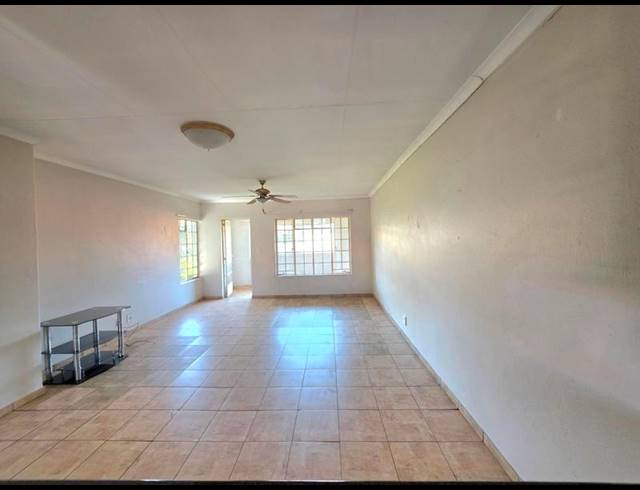 2 BEDROOM TOWNHOUSE FOR SALE IN FREEWAY PARK